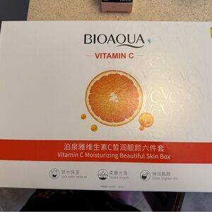 Aqua Vitamin C Moisturizing Skin Box - White and Orange